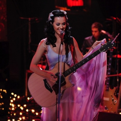 Δείτε πρώτοι στο tralala.gr την Katy Perry στο Saturday Night Live 