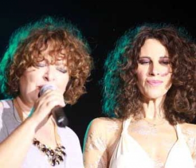 Ελευθερία Αρβανιτάκη - Τάνια Τσανακλίδου «Του ονείρου η αύρα μας ενώνει...»