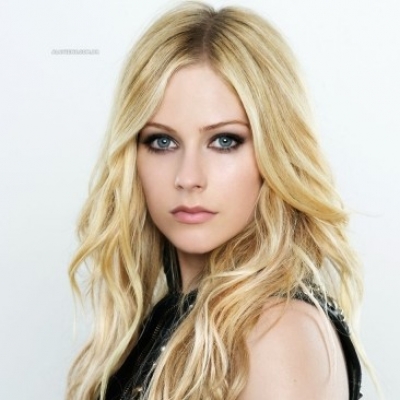 Η Avril Lavigne ιδρύει κοινοφελές ίδρυμα