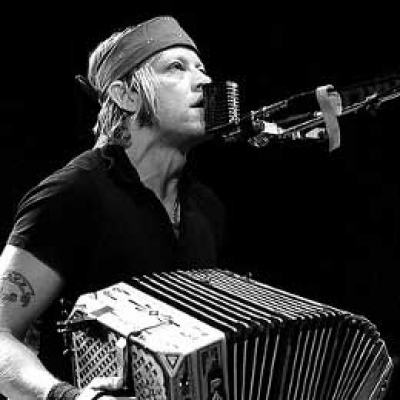 Ο WOVEN HAND, στο Gagarin 205