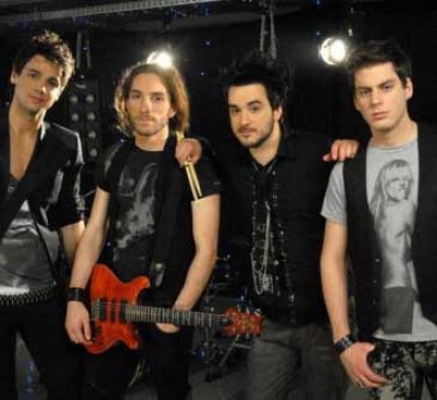 Τα Κοκκινα Χαλιά τραγουδούν Αλκίνοο Ιωαννίδη!