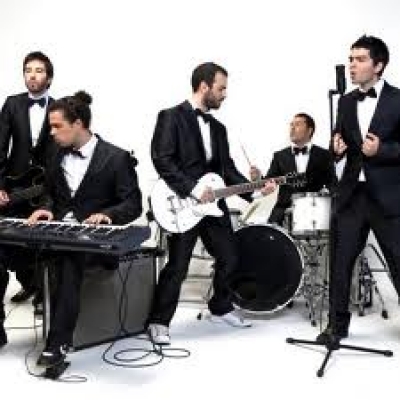 Αυτό είναι το remix για το νέο τραγούδι του συγκροτήματος Μέλισσες..