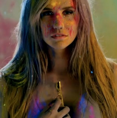 Δείτε το remake του video clip της KE$HA για το “Take It Off