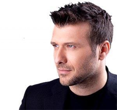 Η αφιέρωση του Γιάννη Πλούταρχου για τη γέννηση του γιού του