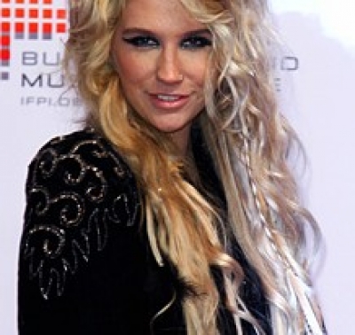 Και η Kesha στο πλευρό των ομοφυλόφιλων!