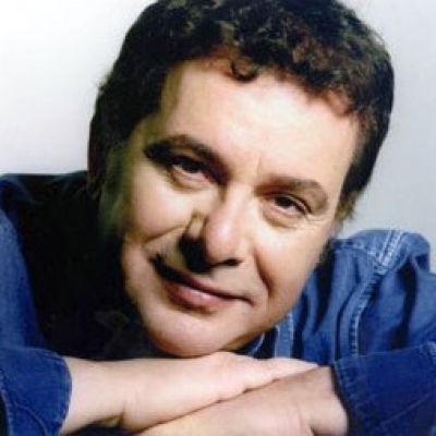 Μανώλης Μητσιάς: “Σπανίζουν σήμερα τα ωραία τραγούδια”