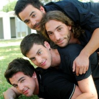 Νέο τραγούδι από Κόκκινα Χαλιά!