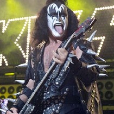 O Gene Simmons ενάντια στην μουσική βιομηχανία!