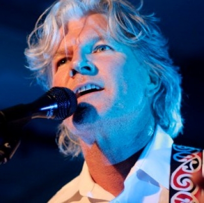 Ο νέος δίσκος του Tim Finn .