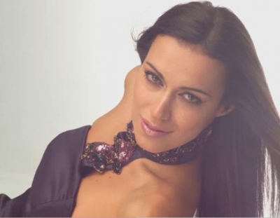 Το νέο τραγούδι της Στέλλας Καλατζή