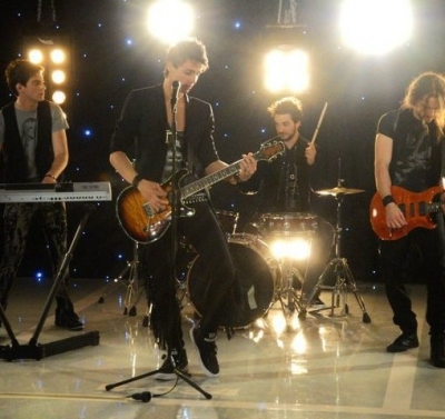 Δείτε την εμφάνιση απο τα Κόκκινα Χαλιά στο X-Factor live