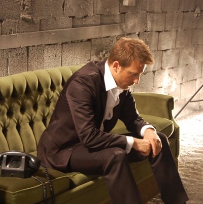 Κώστας Καραφώτης - Δεν σου αξίζει...Δείτε το ολοκαίνουριο video clip!!