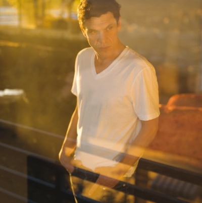 Νέο single για το Γάλλο superstar Marc Lavoine.