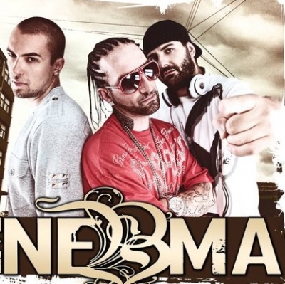 Ο Ισορροπιστής ανάμεσα στους πάγκους της λαϊκής και το Hip hop.