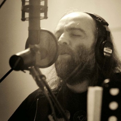 Ο Μπάμπης Στόκας για την πορεία του, τους Πυξ Λαξ και την νέα του δισκογραφική δουλειά