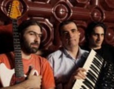 Ο Γιώργος Κοντραφούρης με το Baby Trio του @ Ginger Ale!