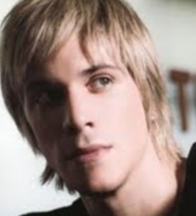 Ο Νίκος Οικονομόπουλος παρουσιάζει στην Ελένη τα καινούργια του τραγούδια..