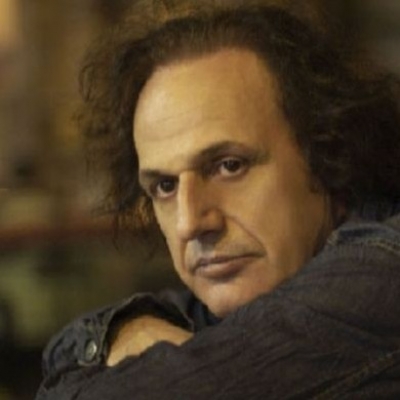 Ακούστε τα «Χαιρετίσματα» του Βασίλη Παπακωνσταντίνου σε μια διαφορετική version.