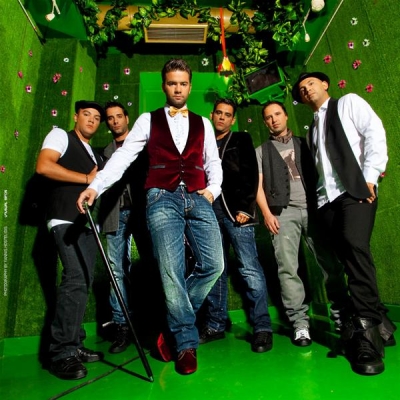 Ακούστε το τραγούδι των Onirama «Εκεί για σένα εγώ». 