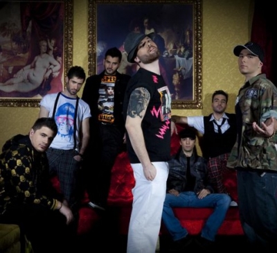 Δείτε τo video clip ΄΄Ακρως ερωτική΄΄ από τους Enola Straight.