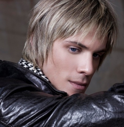 Δείτε το video clip Νίκου Οικονομόπουλου-Ξημερώνει