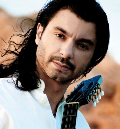 Μιχάλης Τζουγανάκης: «Θέλω να είμαι με τους λίγους, αυτοί με έχουν περισσότερη ανάγκη.»