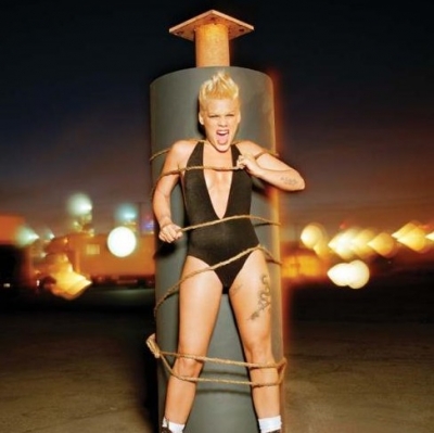 Το προσωπικό μήνυμα της P!nk για το νέο video clip, "F**kin' Perfect".