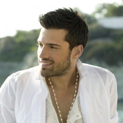 Χαλί από Λουλούδια στα πόδια του Κωνσταντίνου Αργυρού!!