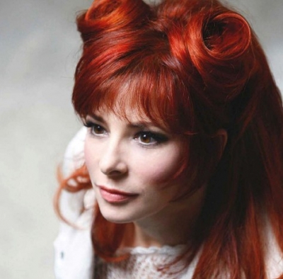 Ακούστε το αγγλόφωνο τραγούδι της Mylene Farmer!