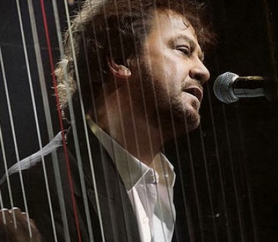 Δείτε το νέο video clip του Γιάννη Πάριου "Έτσι είναι οι αγάπες"!