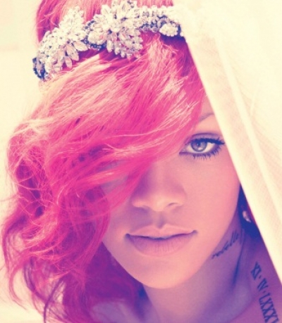 Έξαλλη η Rihanna!