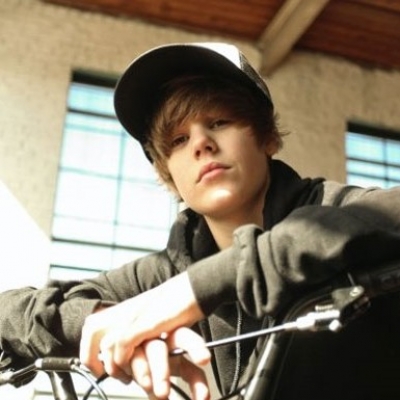 O Justin Bieber κυκλοφορεί album με remixes!