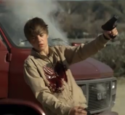 O Justin Bieber πυροβολείται! 