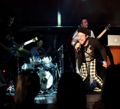 Thirsty Thursdays @ Apsendi Live με τους Cabin 54!