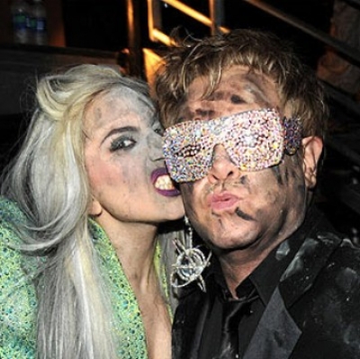 «To "Born this way" της Lady GaGa θα σβήσει από το χάρτη το "I will survive"»!