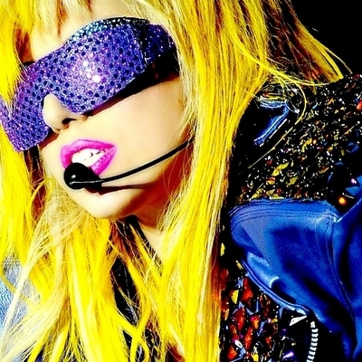 H Lady GaGa ερμηνεύει ένα ακυκλοφόρητο τραγούδι σε συναυλία της!