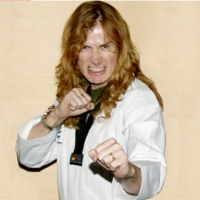 Η publicist του Mustaine αναρρωτιέται αν ο Charlie Sheen έχει δύο κεφάλια