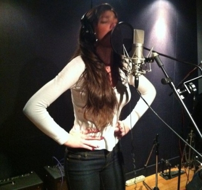 Ήβη Αδάμου : Στο στούντιο, ηχογραφώντας νέα κομμάτια!