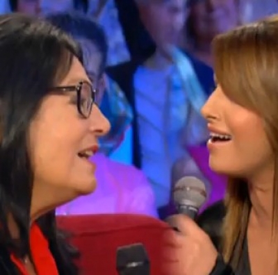 Ντουέτο Έλενας Παπαρίζου με Νανα Μούσχουρη;