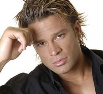 Ο Κώστας Σόμμερ τραγουδάει Big Love...Ακούστε την πρώτη δουλειά του!