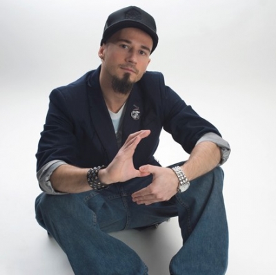 Stereo Mike: Ο Έλληνας ράπερ με την Πανεπιστημιακή έδρα στο Λονδίνο