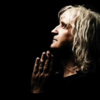 Το νέο άλμπουμ του Νίκου Καρβέλα