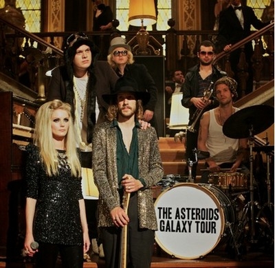 Ακούστε το νέο τραγούδι των The Asteroids Galaxy Tour