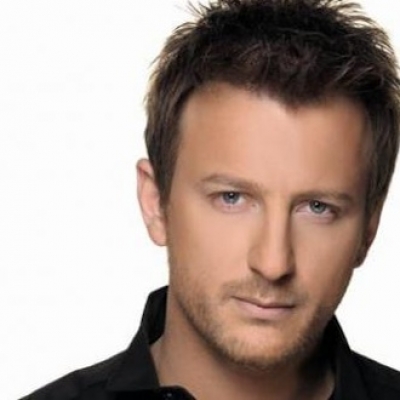 Ακούστε το νέο τραγούδι του Κώστα Καραφώτη!