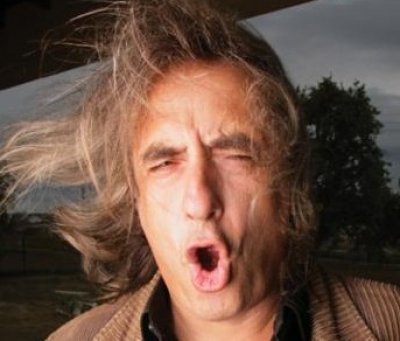 Απόψε ο Γιάννης Αγγελάκας στο πρώτο τριήμερο του Απρίλη στο Block 33!