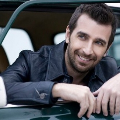 Έρχεται νέο τραγούδι από τον Θάνο Πετρέλη!