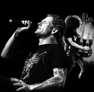 Ο Corey Taylor ΔΕΝ θα είναι ο νέος τραγουδιστής των Velver Revolver αποκάλυψε ο Slash