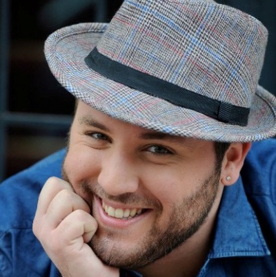 Ο Χάρης Αντωνίου τραγουδά ''Only girl (In the world)''!