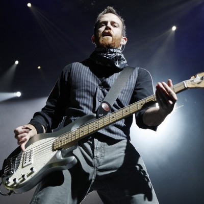 Στην Αϊτή ο μπασίστας των Linkin Park