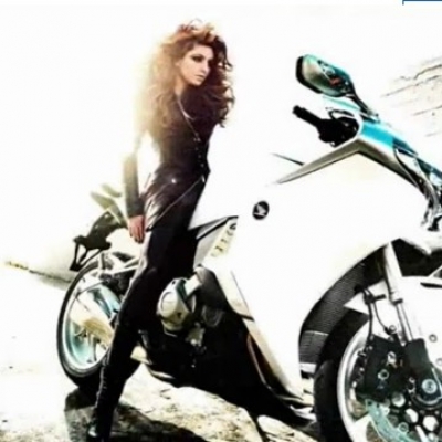 Έλενα Παπαρίζου «Ό,τι Νιώθω Δεν Αλλάζει»: το νέο της single  